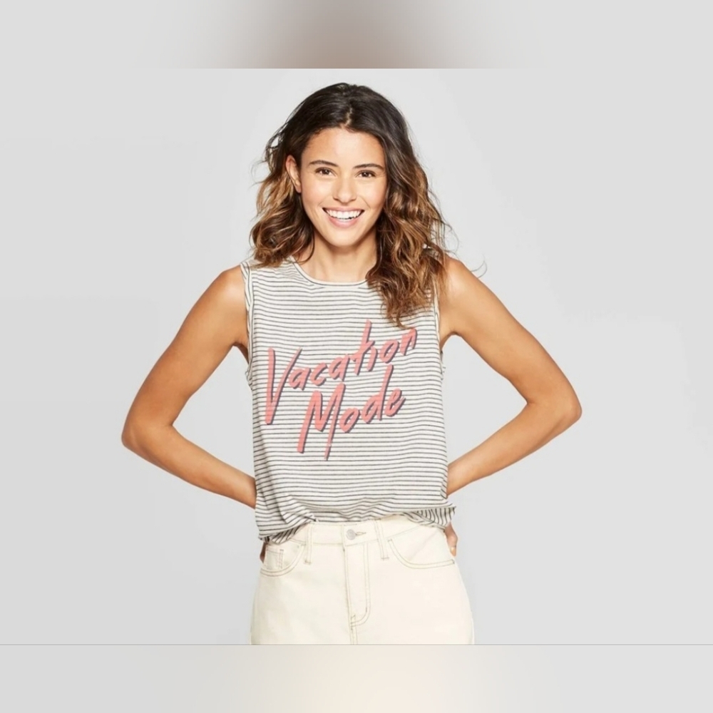 Zoe + Liv Navy & Pink Graphic Sleeveless Tee